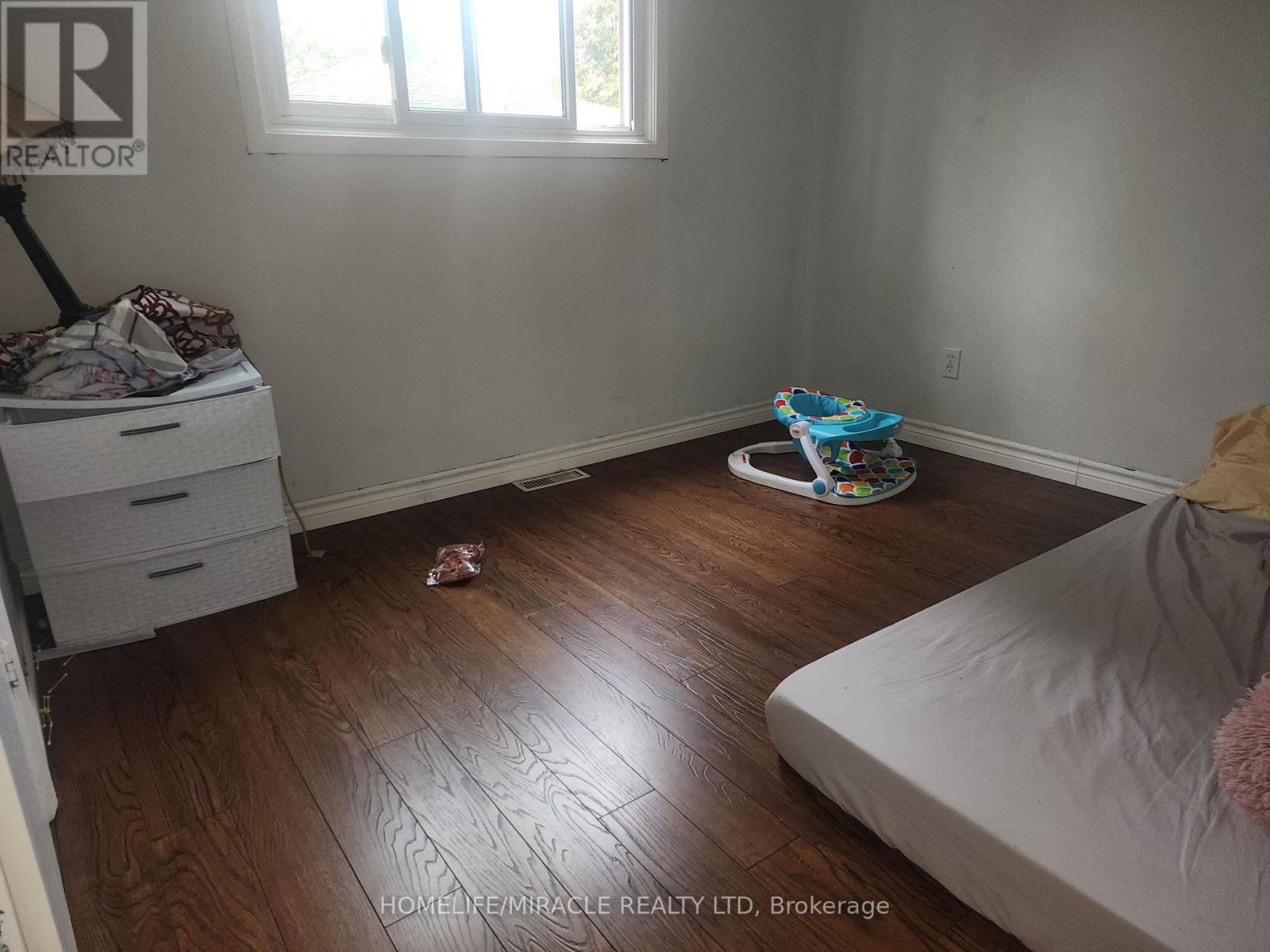 23 Wesmorland Avenue, Brampton, Ontario  L6Z 1E7 - Photo 8 - W12428124