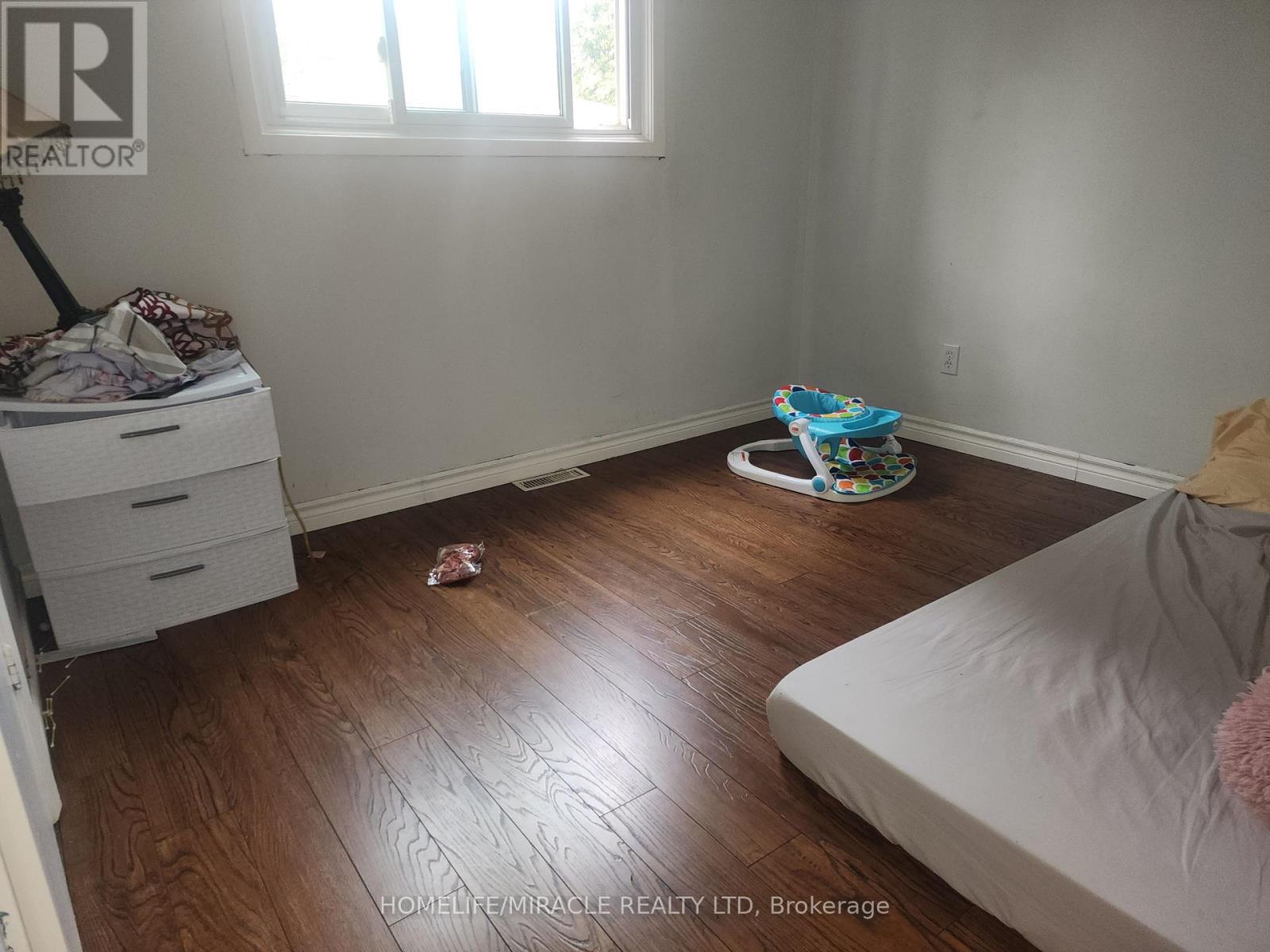 23 Wesmorland Avenue, Brampton, Ontario  L6Z 1E7 - Photo 9 - W12428124