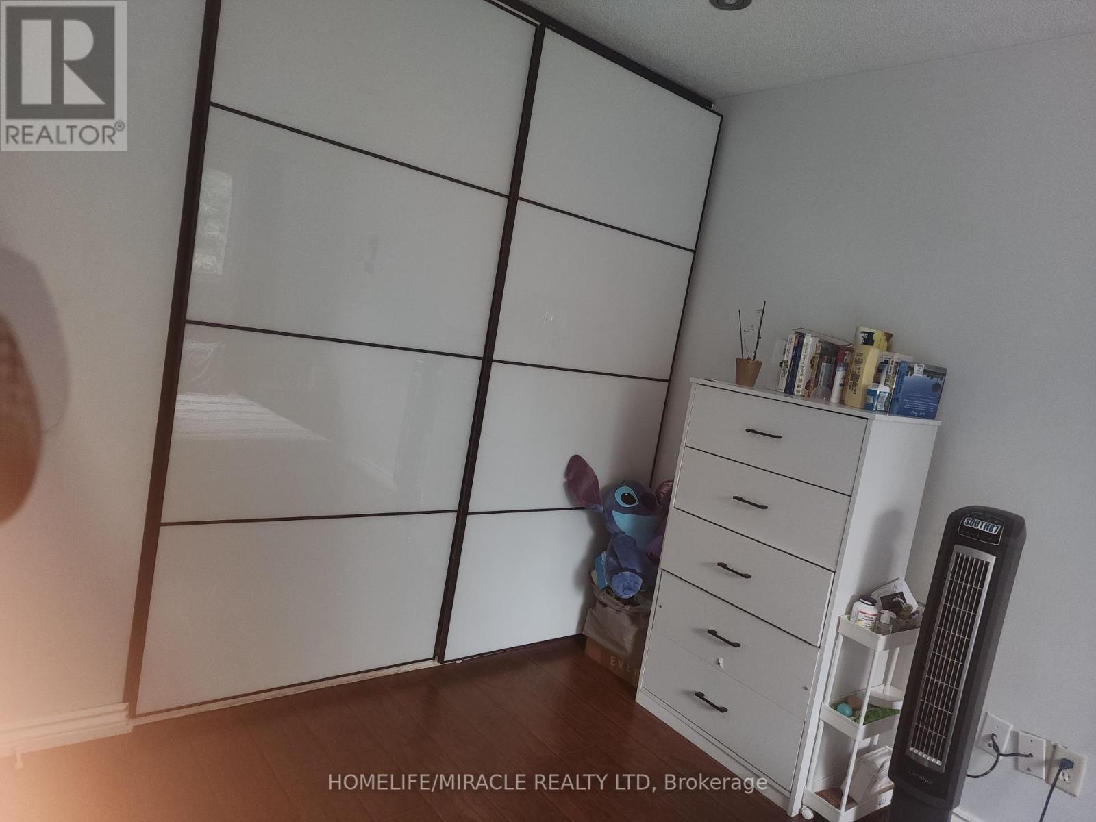 23 Wesmorland Avenue, Brampton, Ontario  L6Z 1E7 - Photo 11 - W12428124