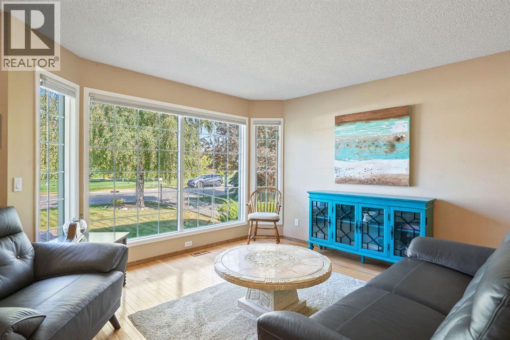 112 Riverview Circle, Cochrane, Alberta  T4C 1K5 - Photo 7 - A2258426