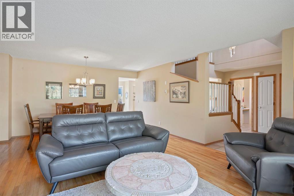 112 Riverview Circle, Cochrane, Alberta  T4C 1K5 - Photo 9 - A2258426