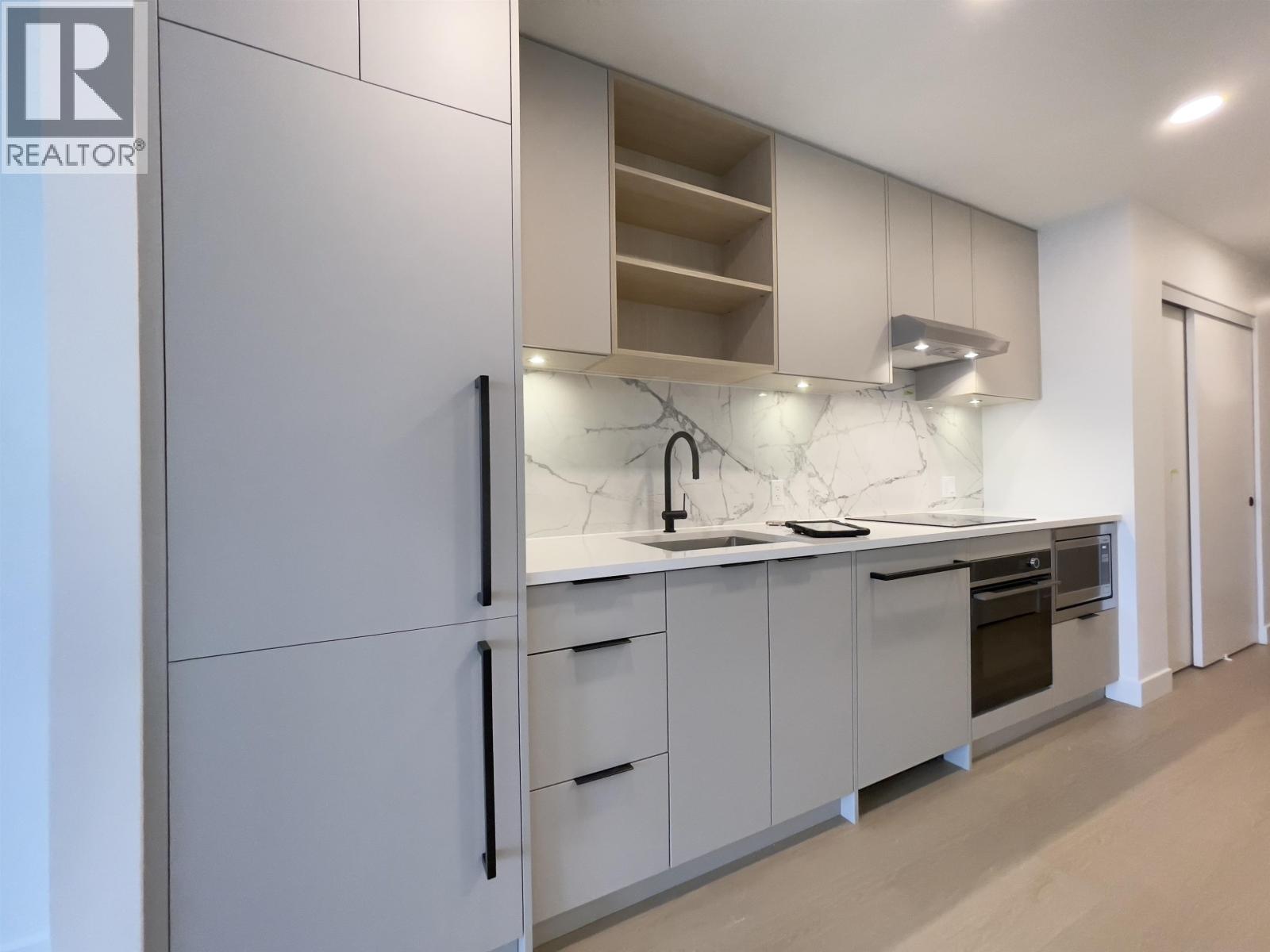 307 422 E 3RD STREET, North Vancouver, British Columbia