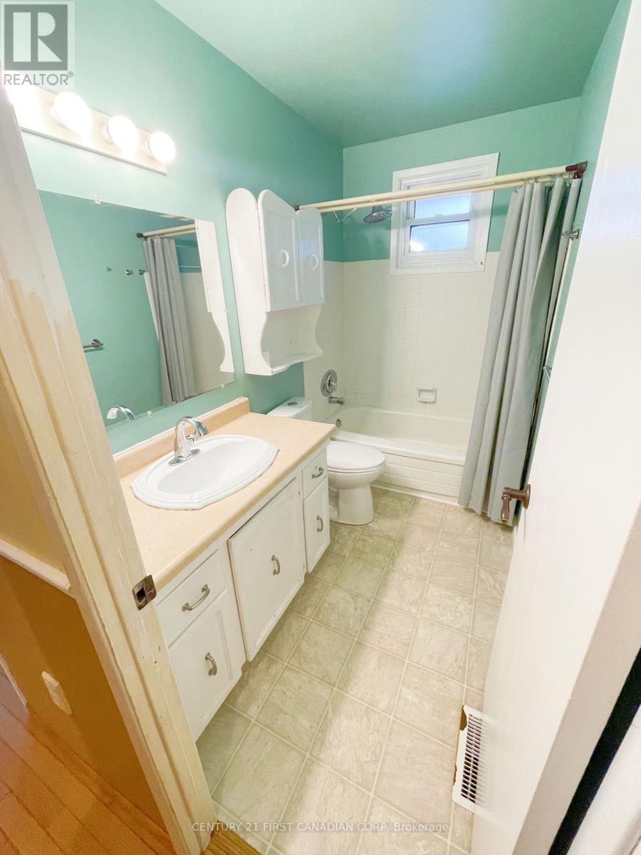 175 Brunswick Avenue, London North, Ontario  N6G 3K6 - Photo 11 - X12428352