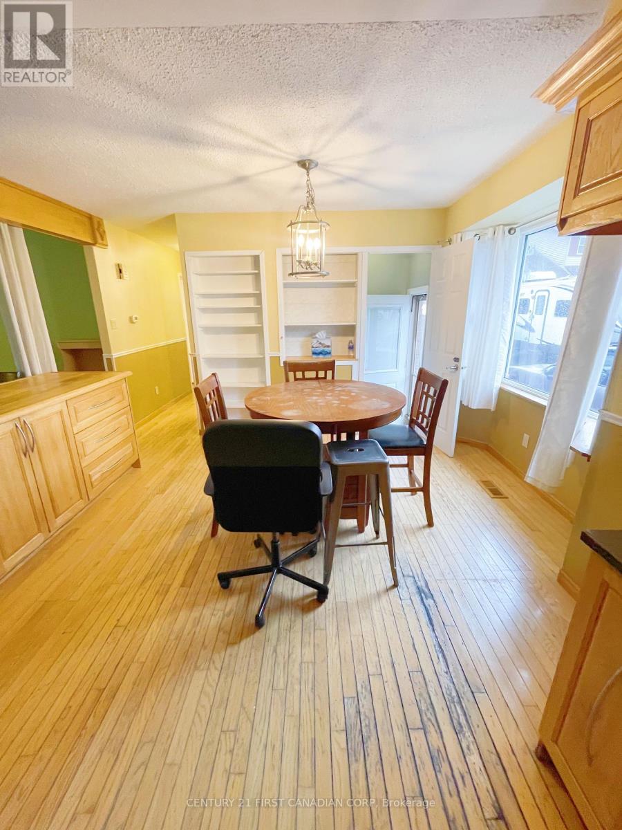 175 Brunswick Avenue, London North, Ontario  N6G 3K6 - Photo 4 - X12428352