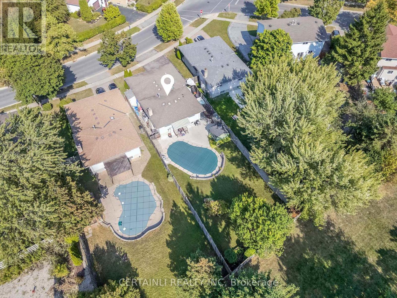 670 Chiddington Avenue, London South, Ontario  N6C 2W7 - Photo 3 - X12428355