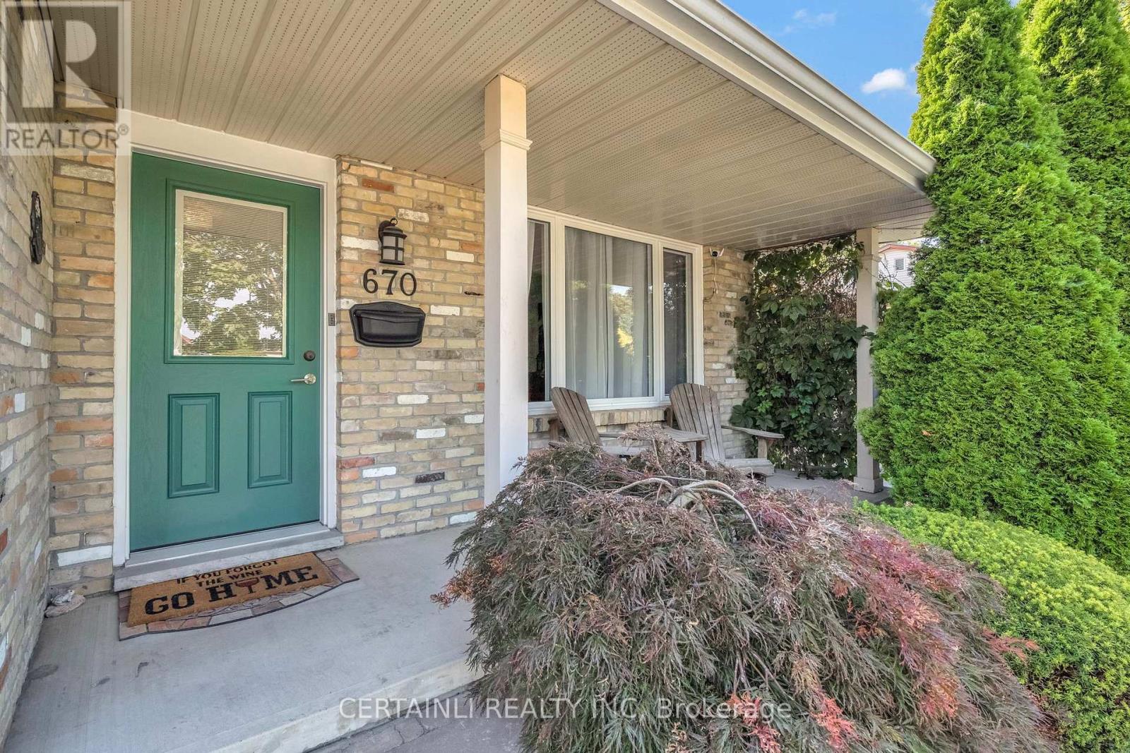 670 Chiddington Avenue, London South, Ontario  N6C 2W7 - Photo 5 - X12428355