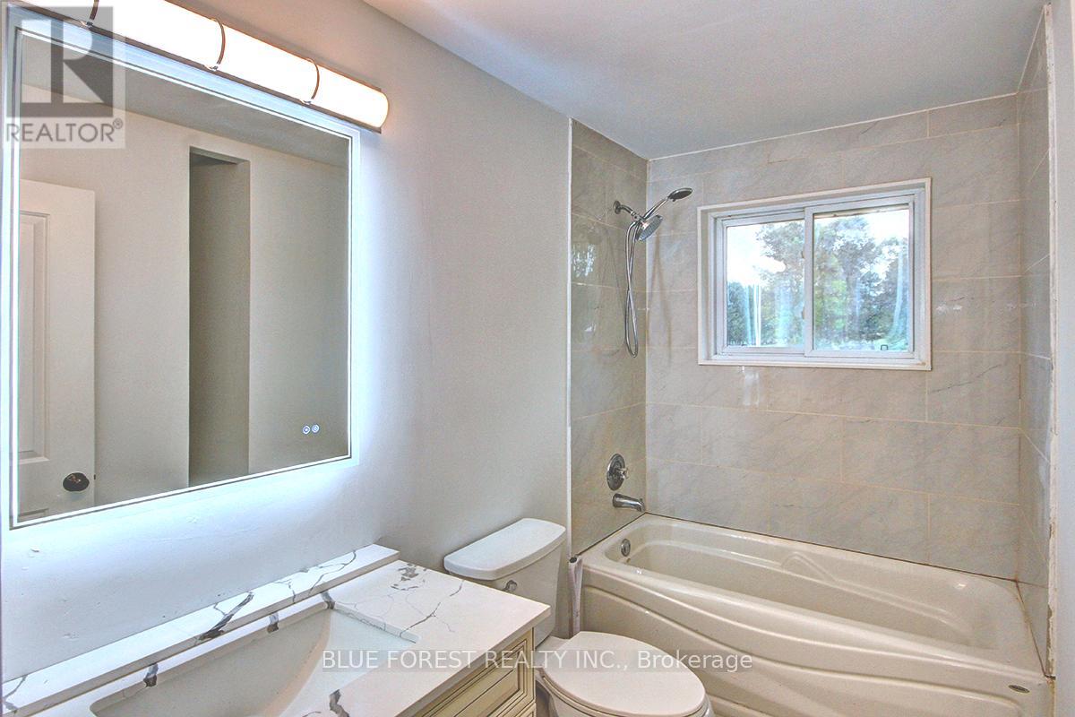 612 Trillium Drive, Southwest Middlesex, Ontario  N0L 1Z0 - Photo 10 - X12428425