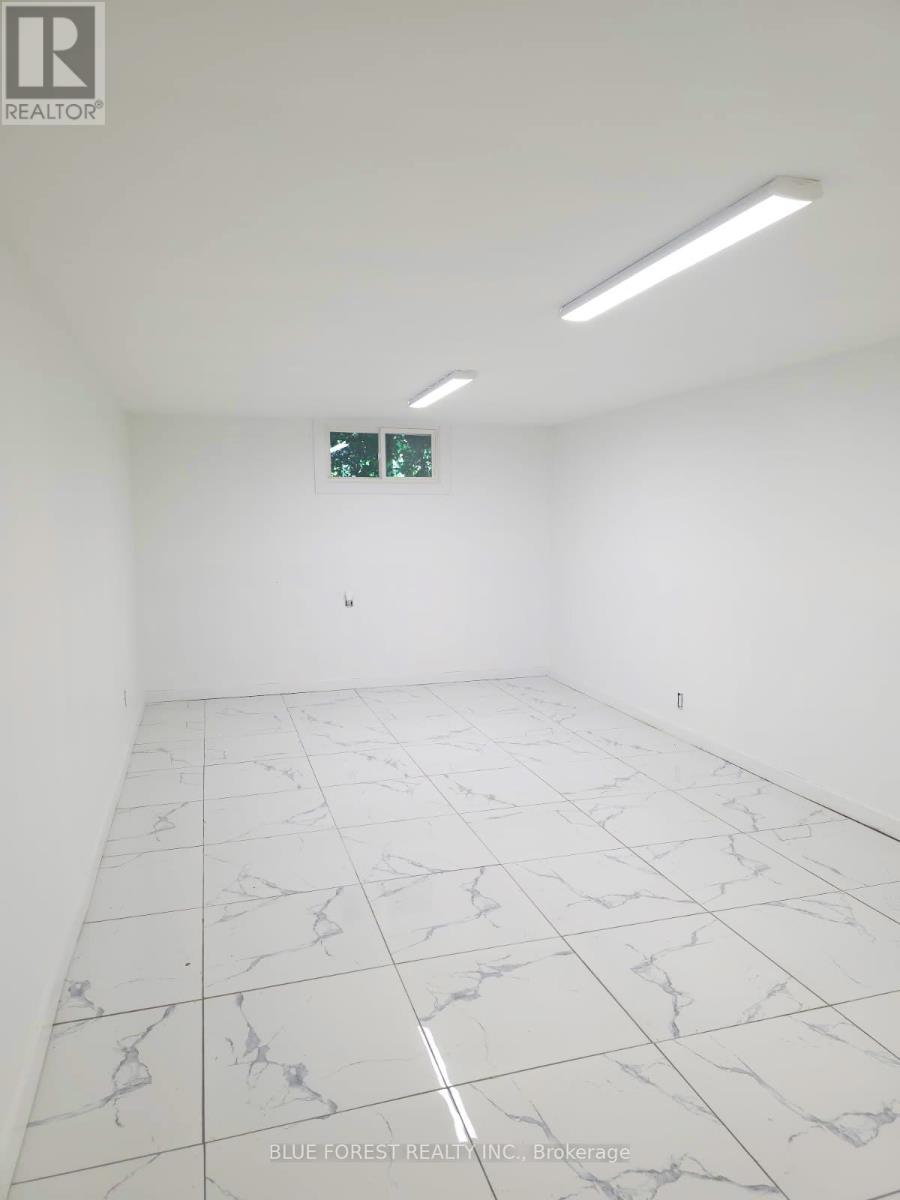 612 Trillium Drive, Southwest Middlesex, Ontario  N0L 1Z0 - Photo 13 - X12428425