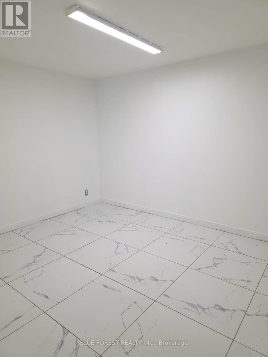 612 Trillium Drive, Southwest Middlesex, Ontario  N0L 1Z0 - Photo 15 - X12428425