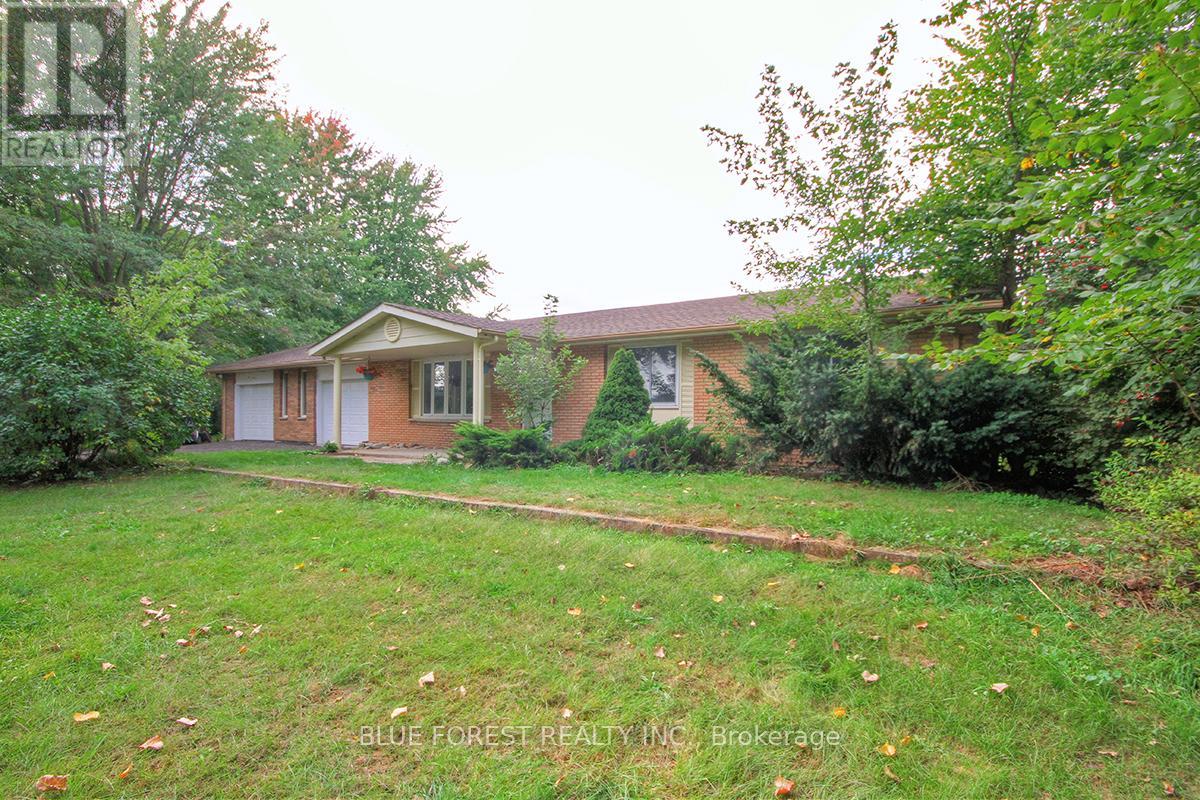 612 Trillium Drive, Southwest Middlesex, Ontario  N0L 1Z0 - Photo 16 - X12428425
