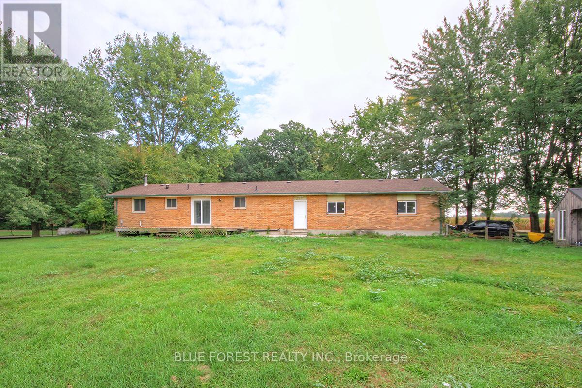 612 Trillium Drive, Southwest Middlesex, Ontario  N0L 1Z0 - Photo 17 - X12428425
