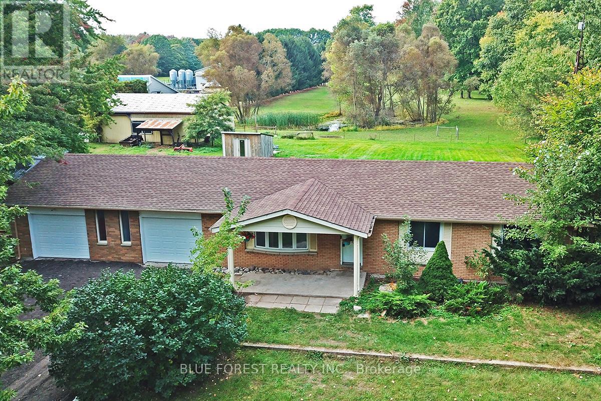 612 Trillium Drive, Southwest Middlesex, Ontario  N0L 1Z0 - Photo 2 - X12428425