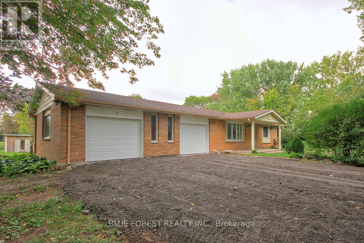 612 Trillium Drive, Southwest Middlesex, Ontario  N0L 1Z0 - Photo 3 - X12428425