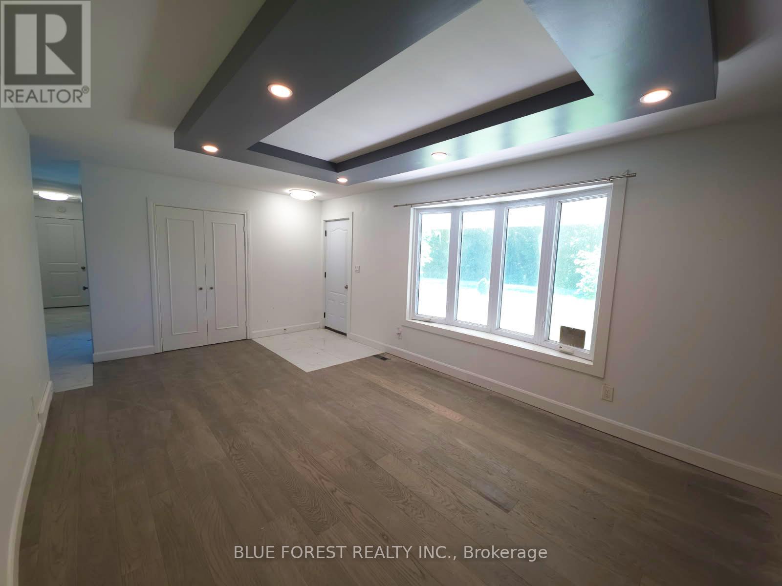 612 Trillium Drive, Southwest Middlesex, Ontario  N0L 1Z0 - Photo 4 - X12428425