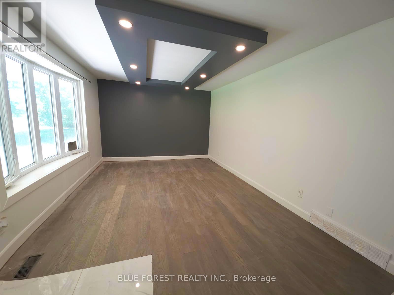 612 Trillium Drive, Southwest Middlesex, Ontario  N0L 1Z0 - Photo 5 - X12428425
