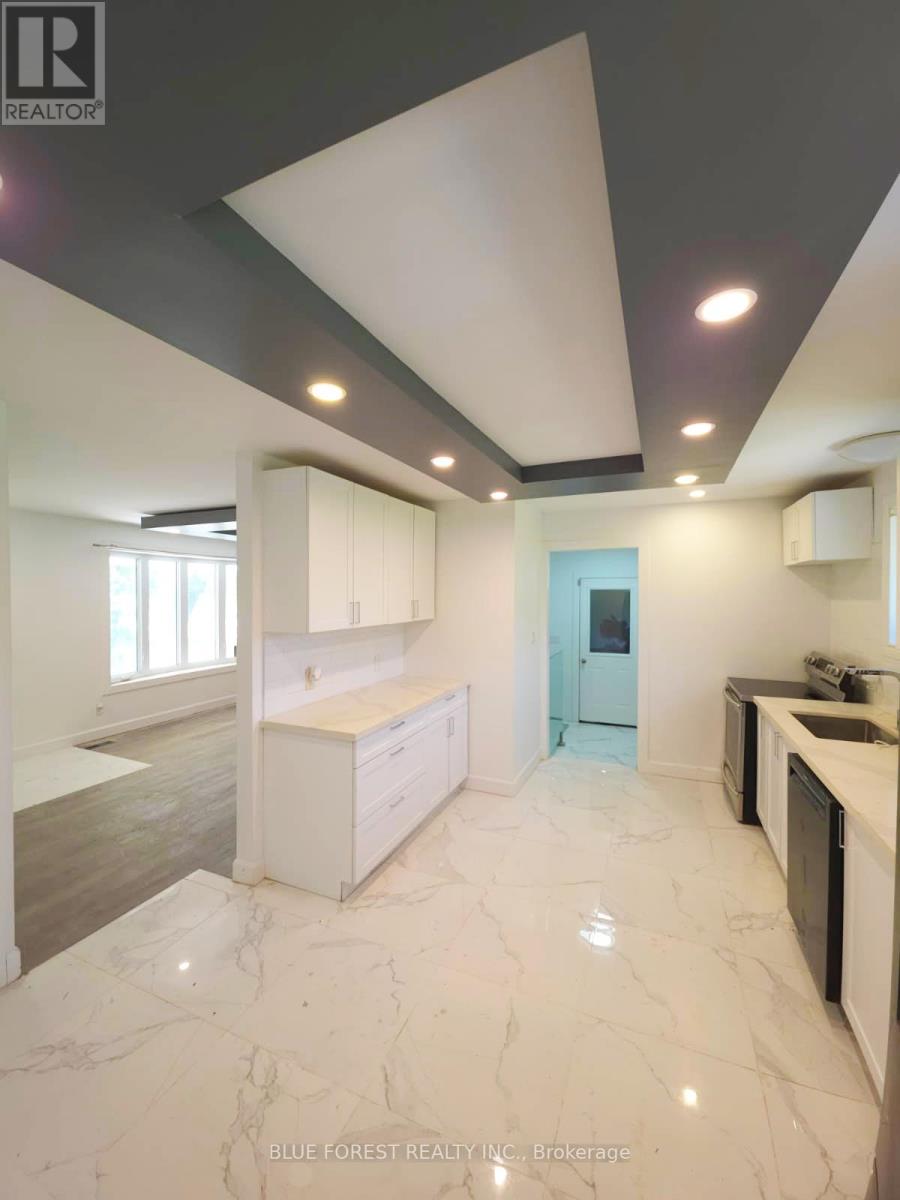 612 Trillium Drive, Southwest Middlesex, Ontario  N0L 1Z0 - Photo 6 - X12428425