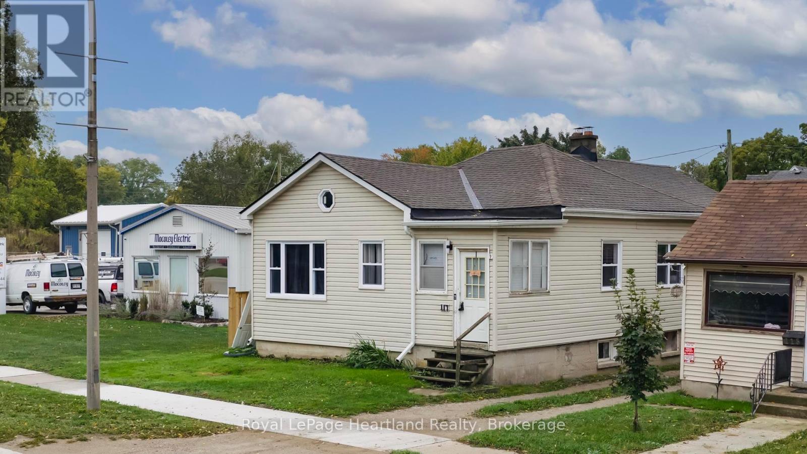 117 Main Street, North Middlesex, Ontario  N0M 1A0 - Photo 1 - X12428348