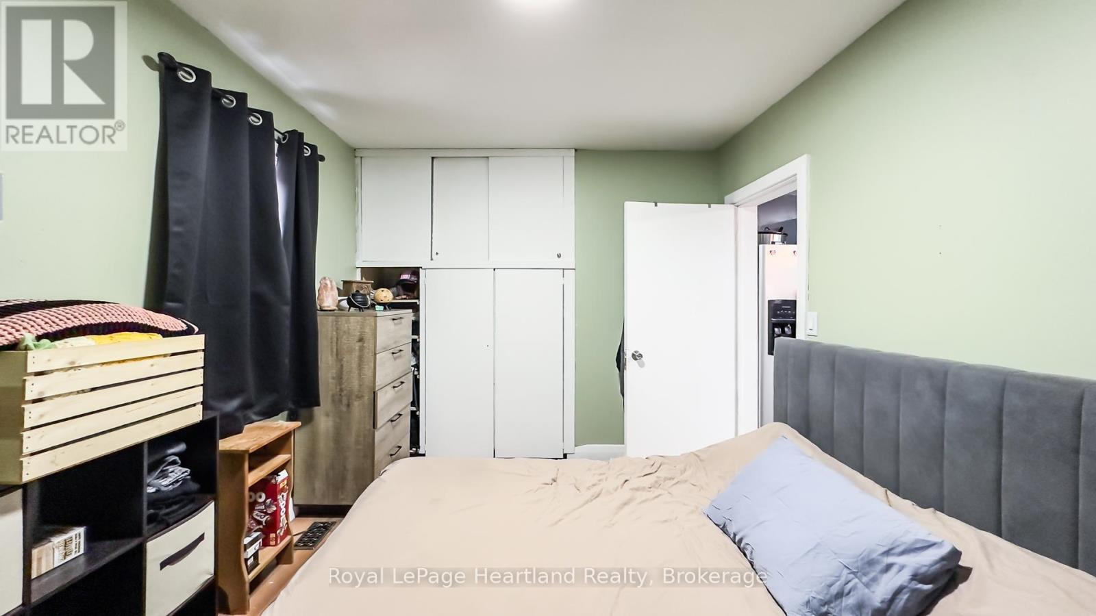 117 Main Street, North Middlesex, Ontario  N0M 1A0 - Photo 13 - X12428348