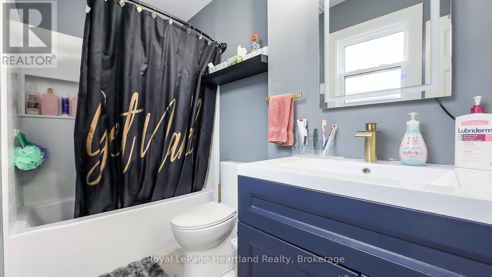 117 Main Street, North Middlesex, Ontario  N0M 1A0 - Photo 15 - X12428348