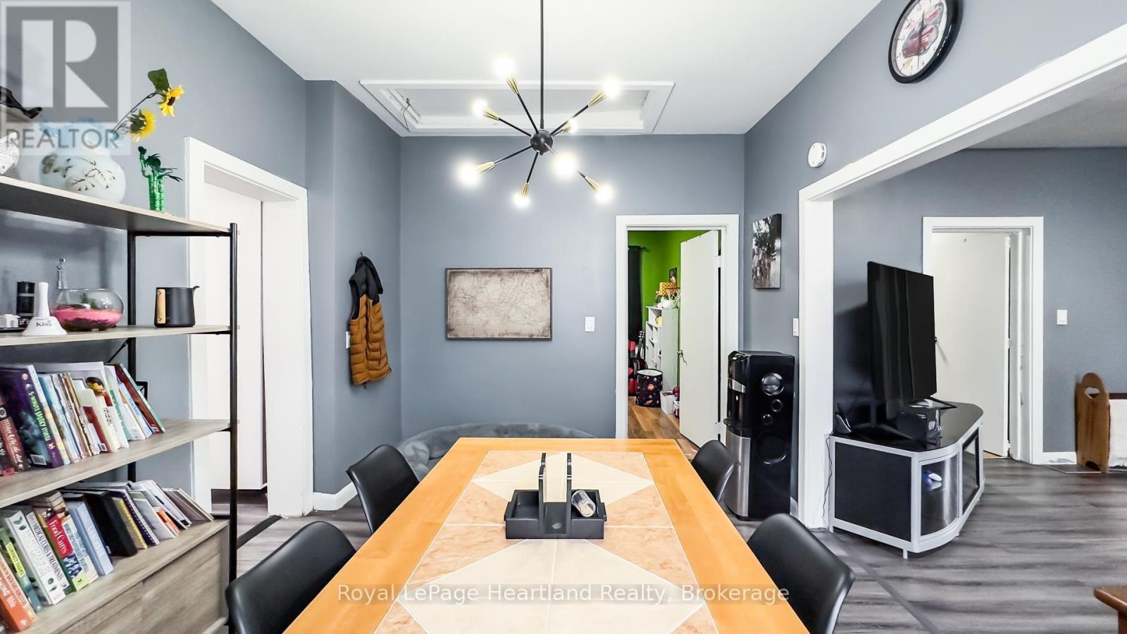117 Main Street, North Middlesex, Ontario  N0M 1A0 - Photo 19 - X12428348