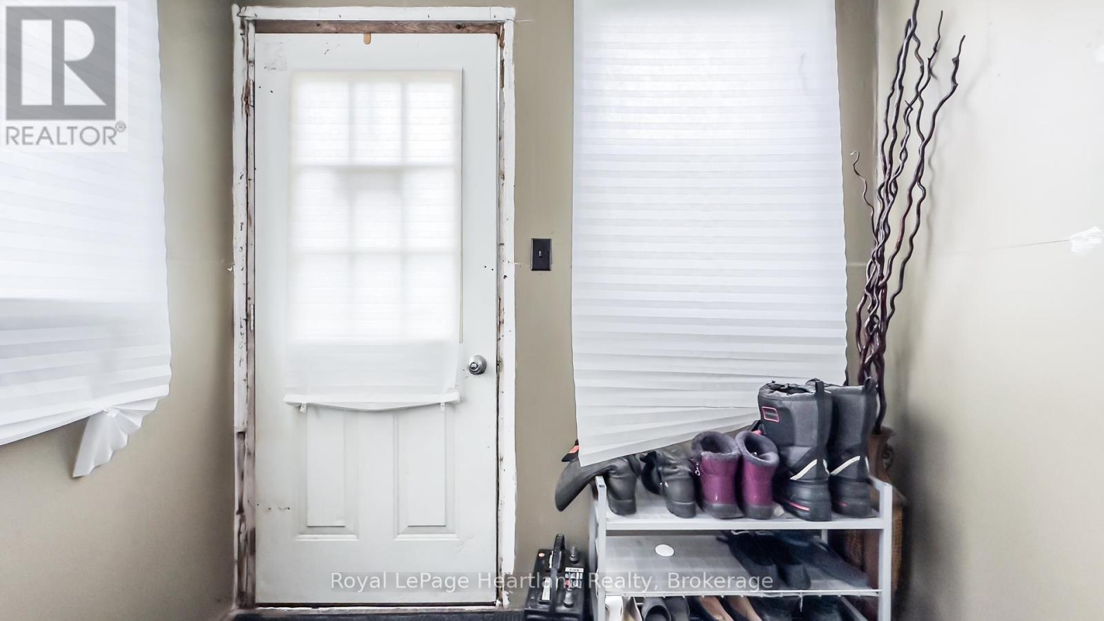 117 Main Street, North Middlesex, Ontario  N0M 1A0 - Photo 2 - X12428348