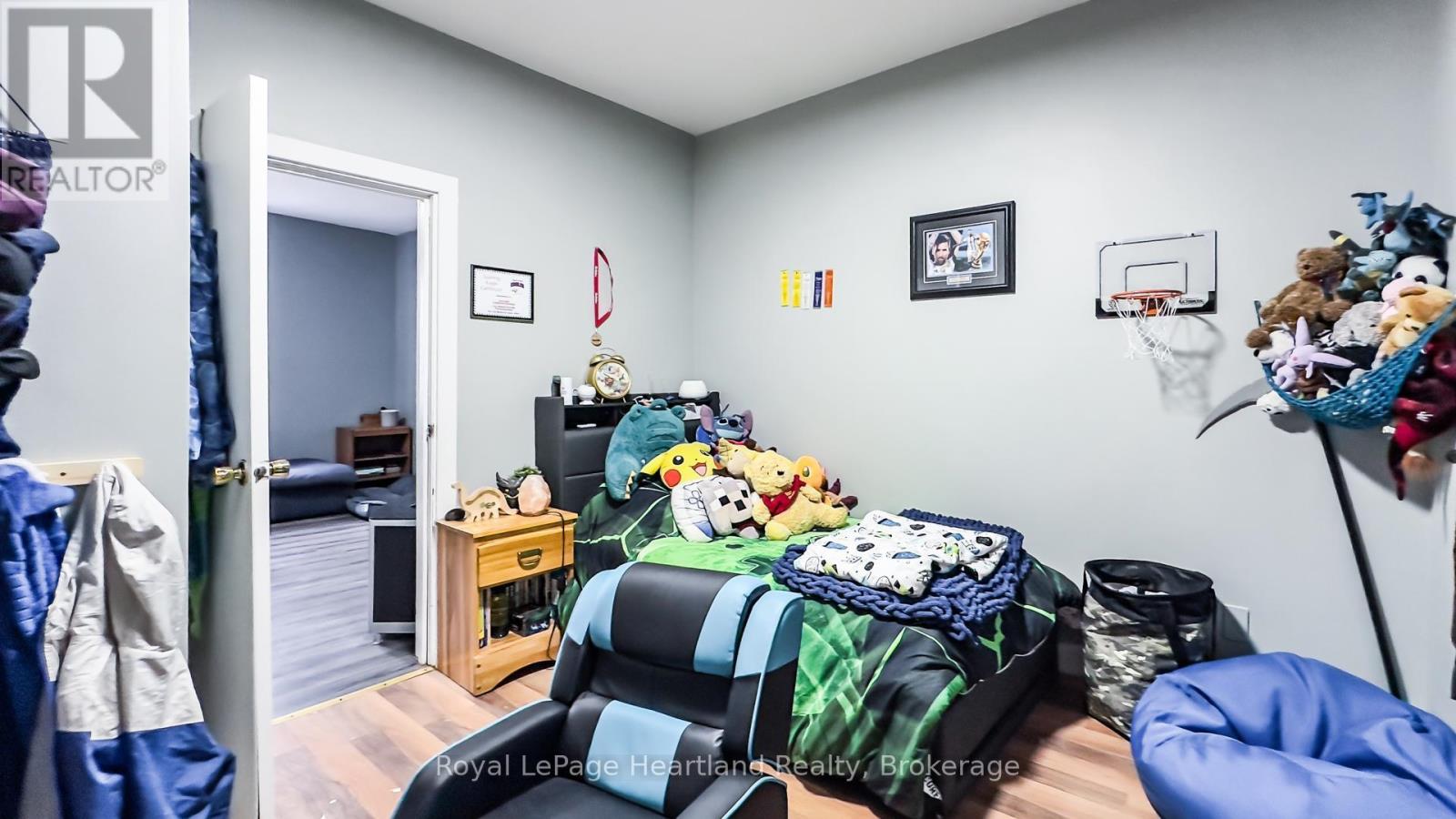 117 Main Street, North Middlesex, Ontario  N0M 1A0 - Photo 29 - X12428348