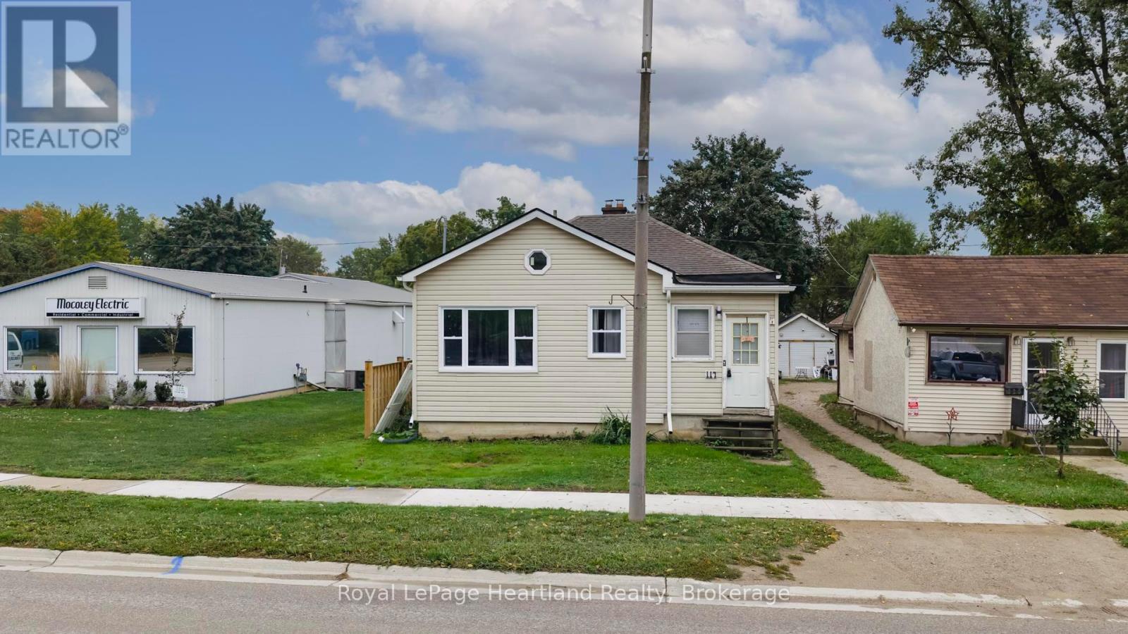 117 Main Street, North Middlesex, Ontario  N0M 1A0 - Photo 42 - X12428348