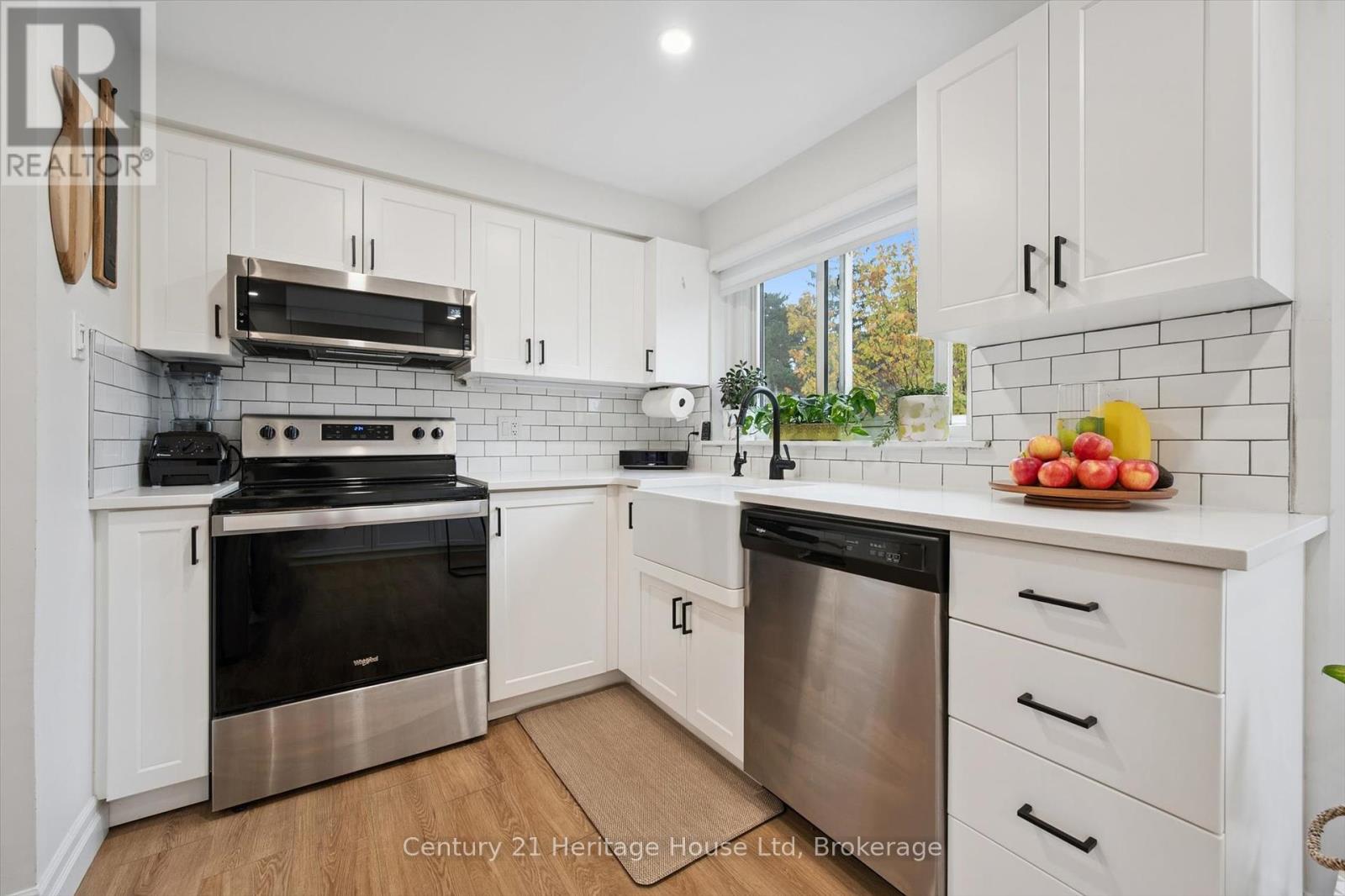 10 - 2 Worton Avenue, Guelph, Ontario  N1H 7C5 - Photo 17 - X12428374