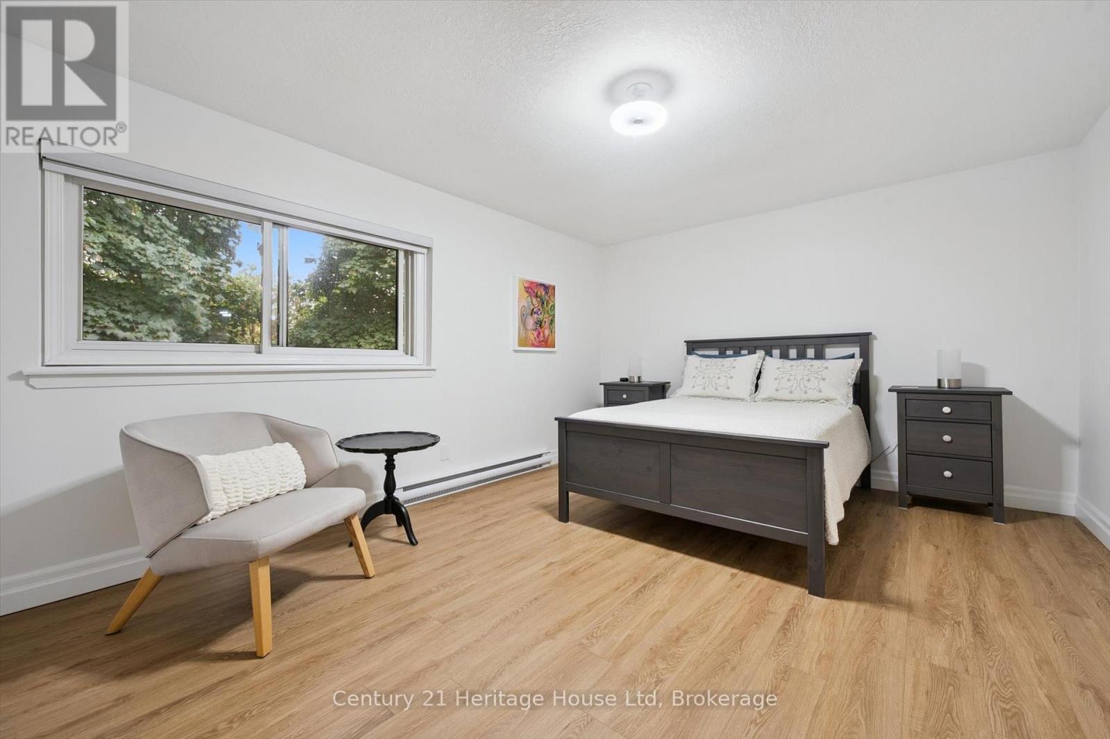 10 - 2 Worton Avenue, Guelph, Ontario  N1H 7C5 - Photo 22 - X12428374