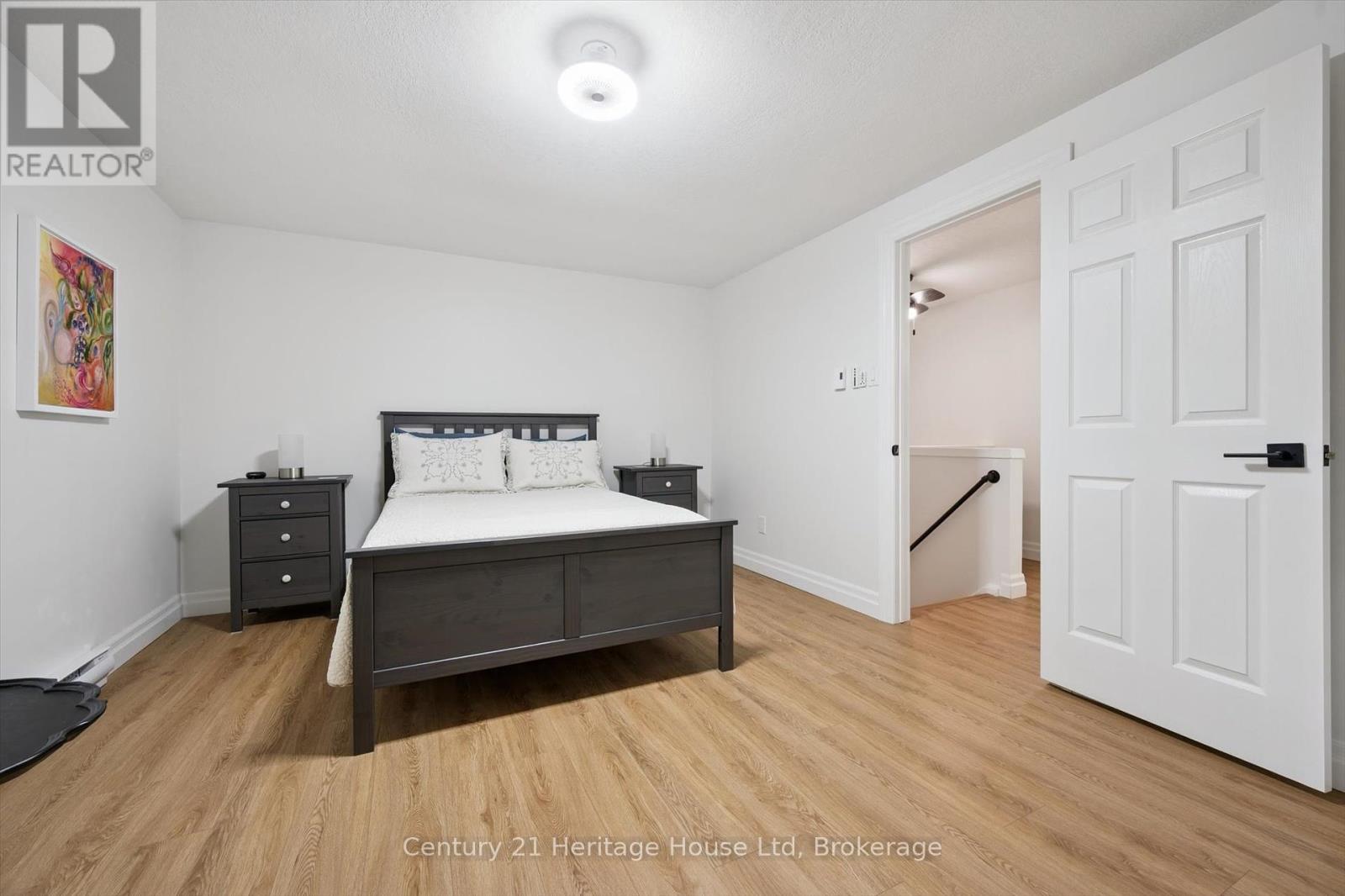 10 - 2 Worton Avenue, Guelph, Ontario  N1H 7C5 - Photo 23 - X12428374