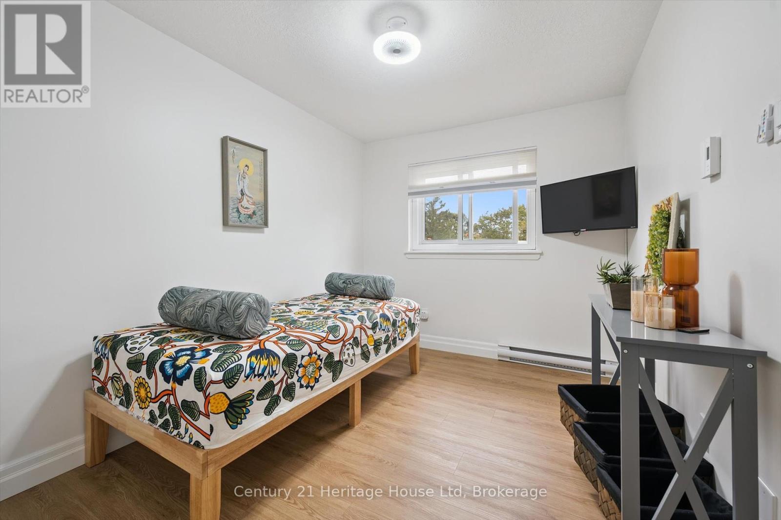 10 - 2 Worton Avenue, Guelph, Ontario  N1H 7C5 - Photo 27 - X12428374
