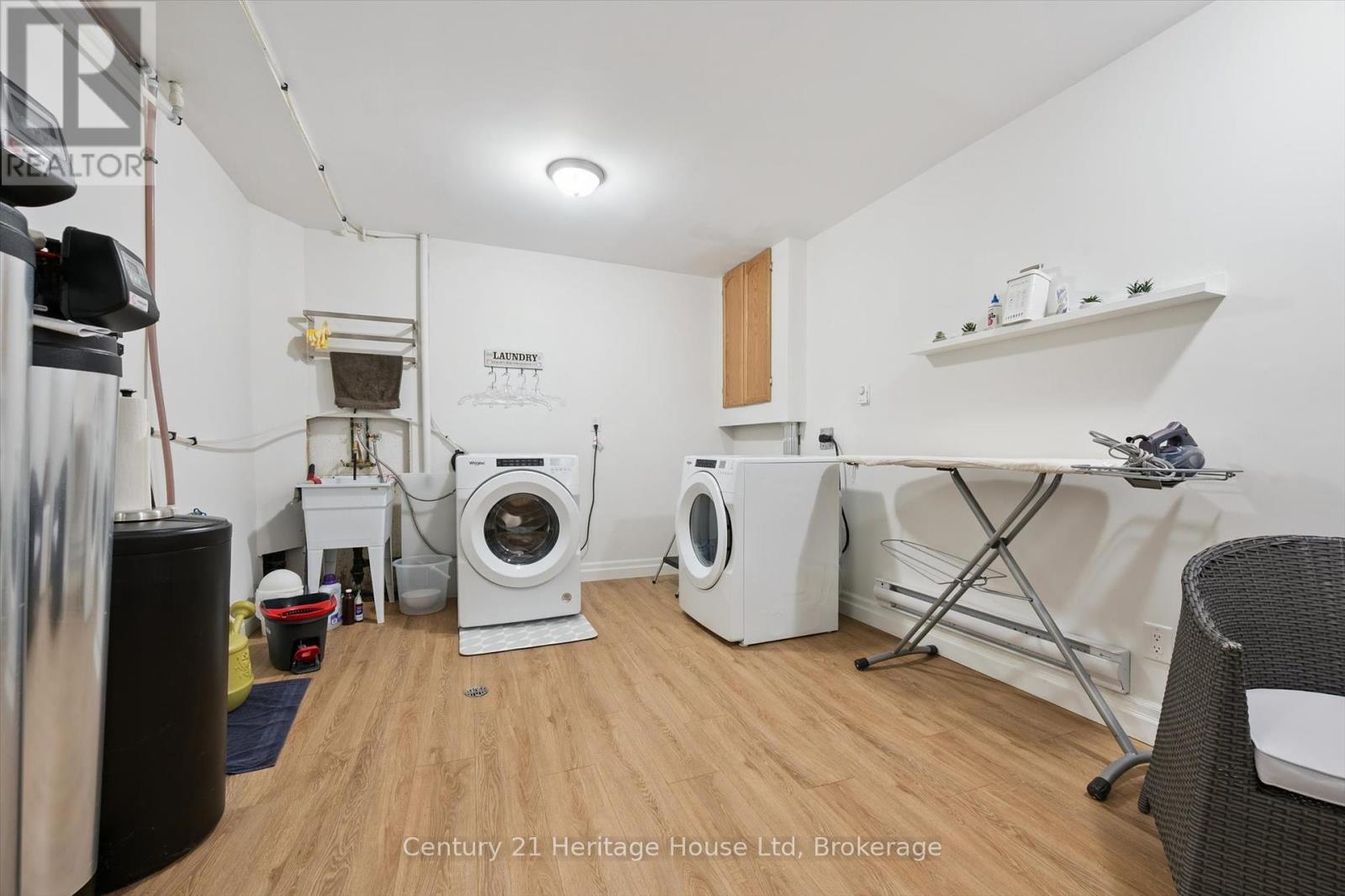 10 - 2 Worton Avenue, Guelph, Ontario  N1H 7C5 - Photo 31 - X12428374