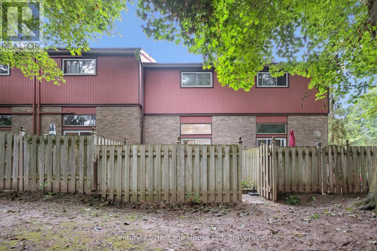 10 - 2 Worton Avenue, Guelph, Ontario  N1H 7C5 - Photo 37 - X12428374