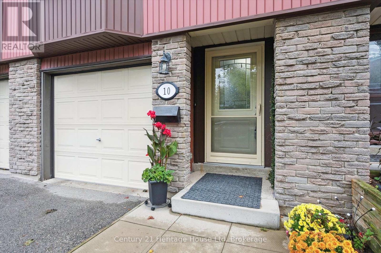 10 - 2 Worton Avenue, Guelph, Ontario  N1H 7C5 - Photo 4 - X12428374