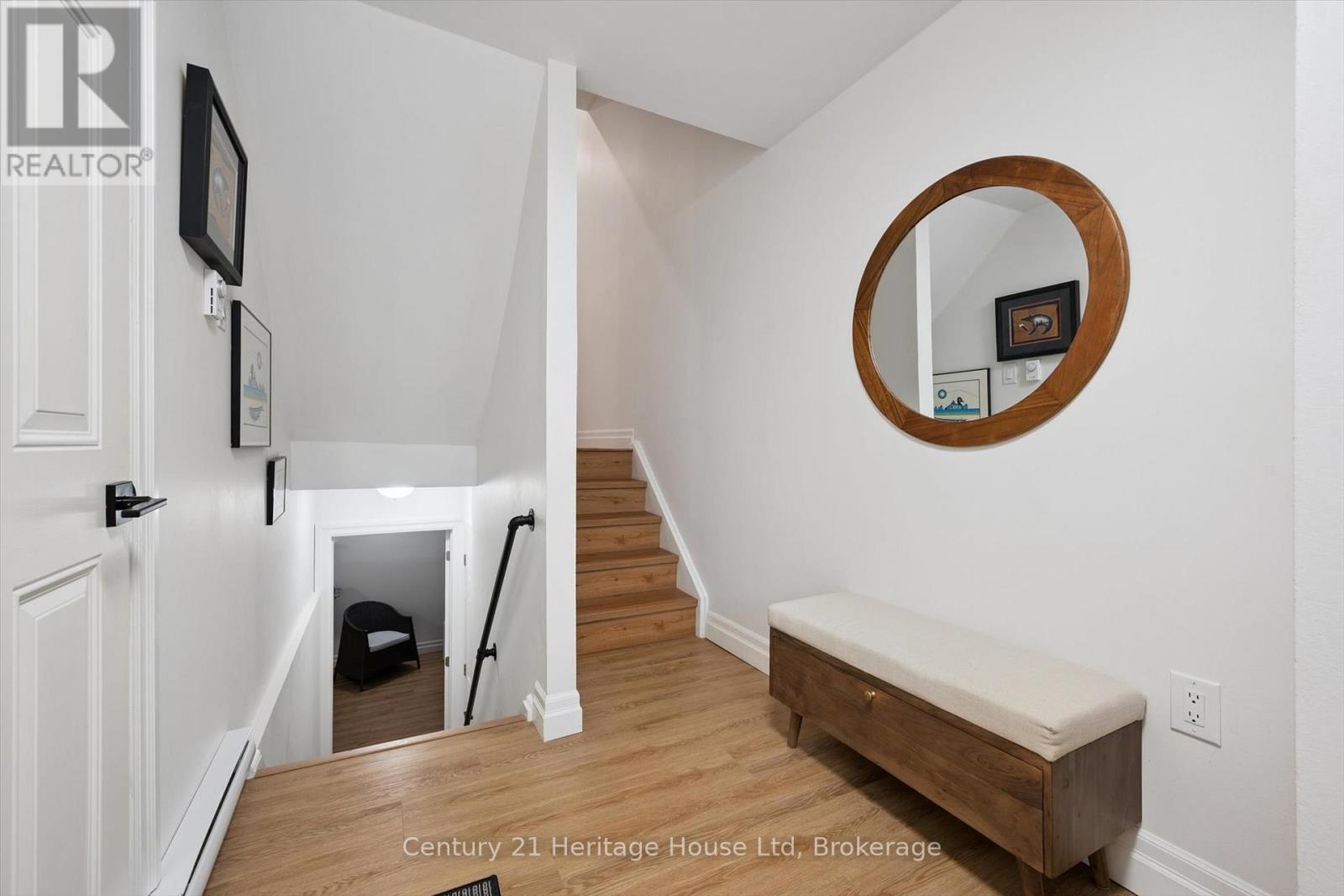 10 - 2 Worton Avenue, Guelph, Ontario  N1H 7C5 - Photo 6 - X12428374