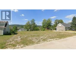 33 Manitou RD, Manitouwadge, Ontario