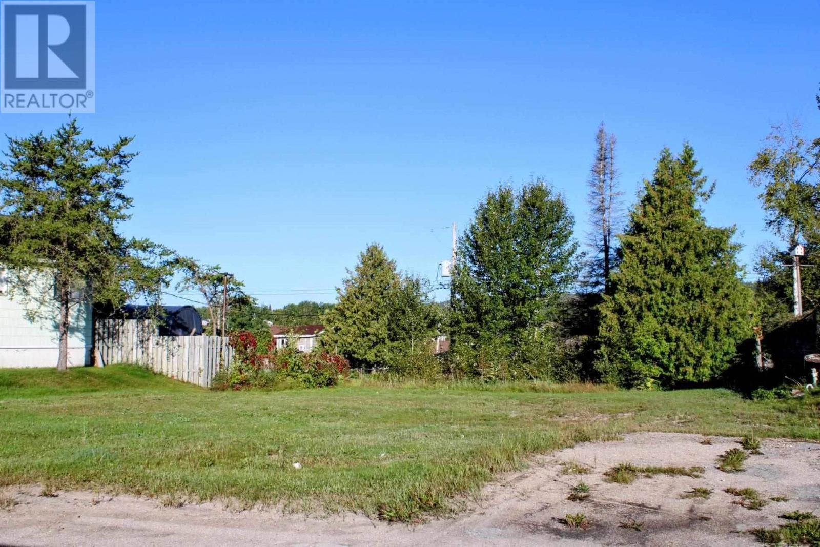 7 Manitou Rd, Manitouwadge, Ontario  P0T 2C0 - Photo 3 - TB251873