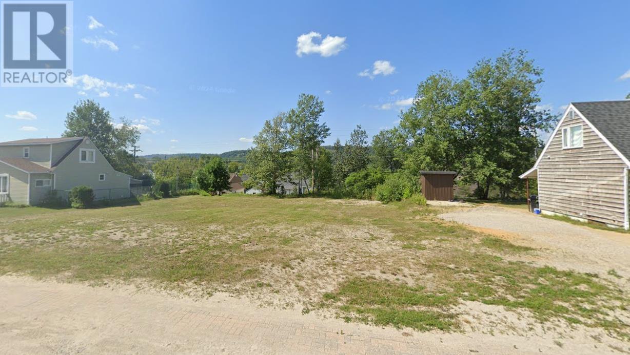 33 Manitou Rd, Manitouwadge, Ontario  P0T 2C0 - Photo 2 - TB251878