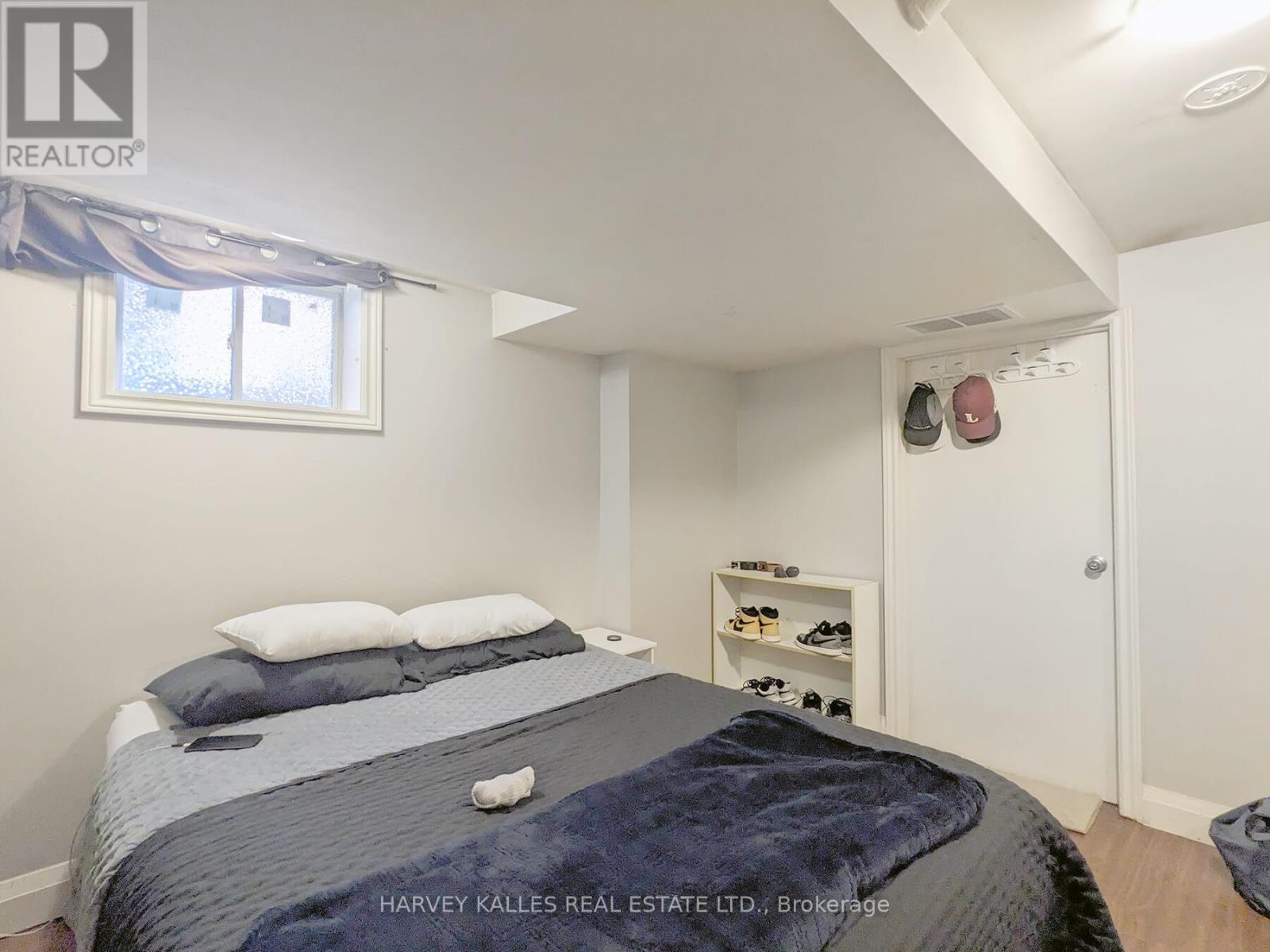 Lower - 242 Robina Avenue, Toronto, Ontario  M6C 3Z1 - Photo 12 - C12428247