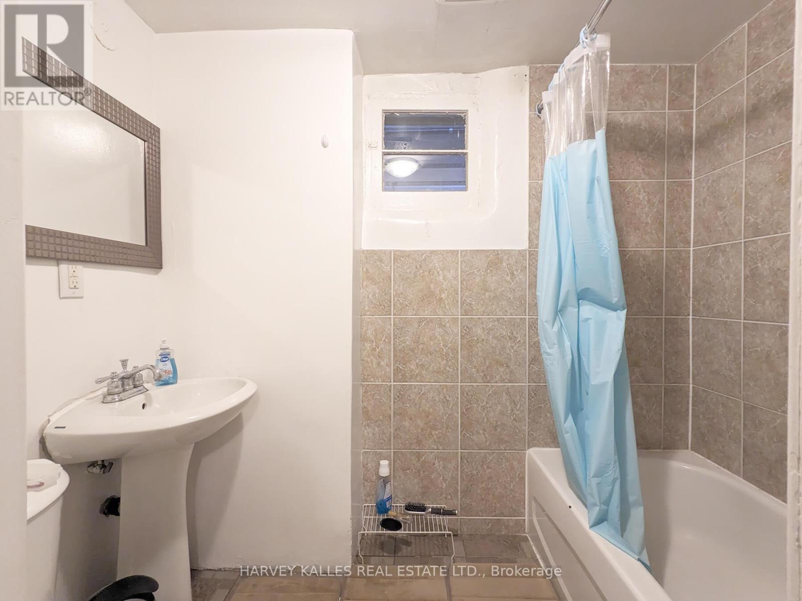 Lower - 242 Robina Avenue, Toronto, Ontario  M6C 3Z1 - Photo 13 - C12428247