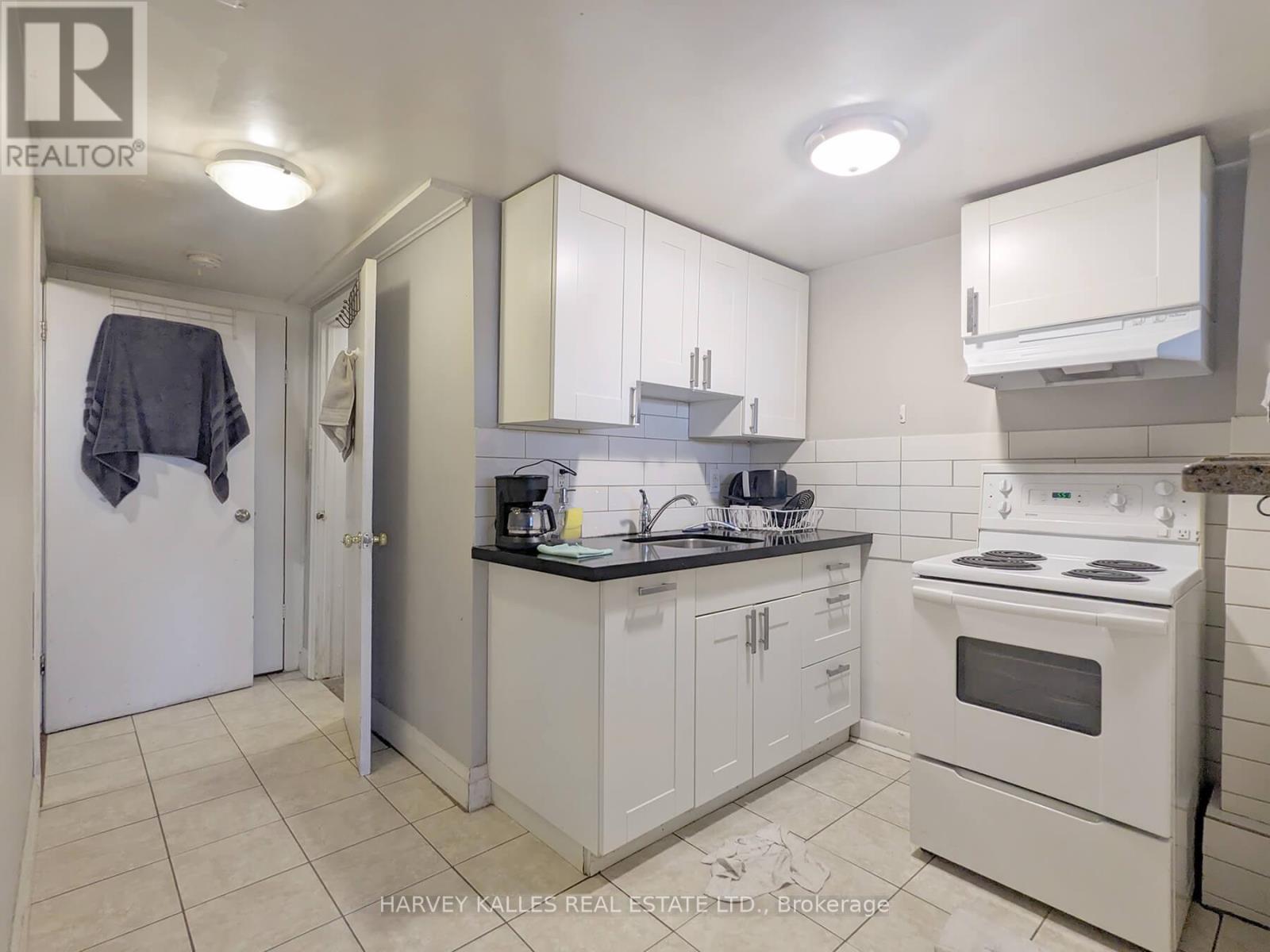 Lower - 242 Robina Avenue, Toronto, Ontario  M6C 3Z1 - Photo 7 - C12428247