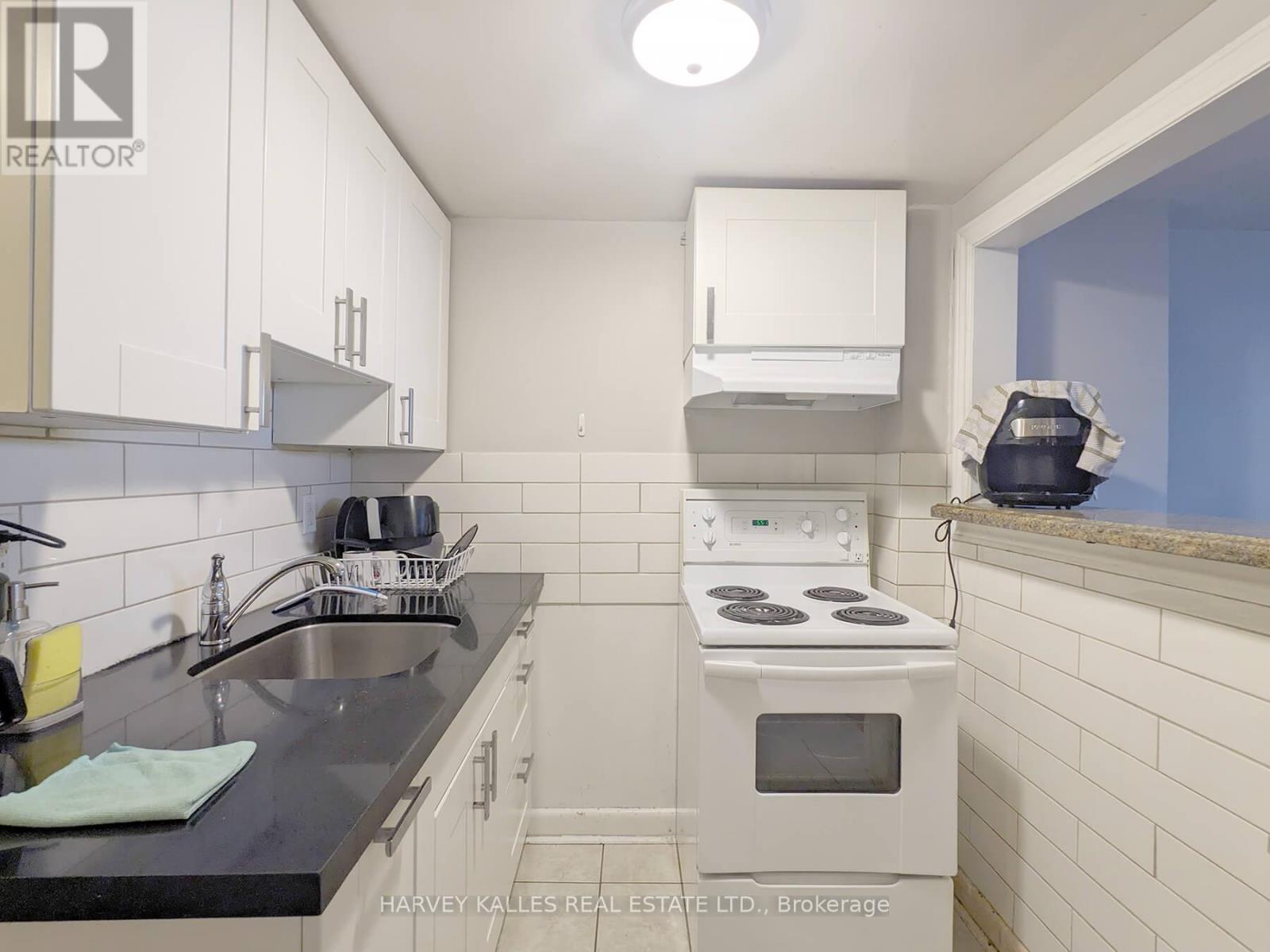 Lower - 242 Robina Avenue, Toronto, Ontario  M6C 3Z1 - Photo 8 - C12428247