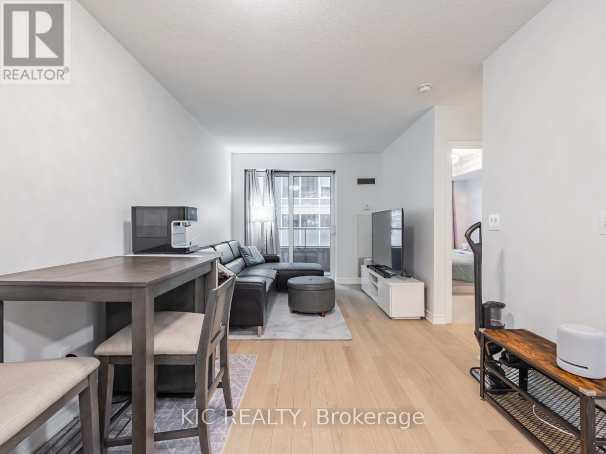 1727 - 250 Wellington Street W, Toronto, Ontario  M5V 3P6 - Photo 13 - C12428279
