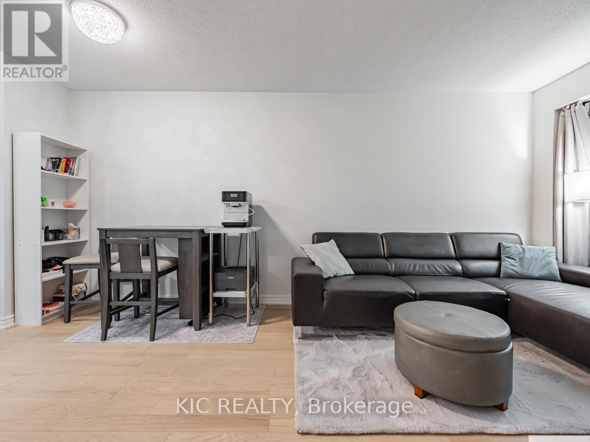 1727 - 250 Wellington Street W, Toronto, Ontario  M5V 3P6 - Photo 15 - C12428279