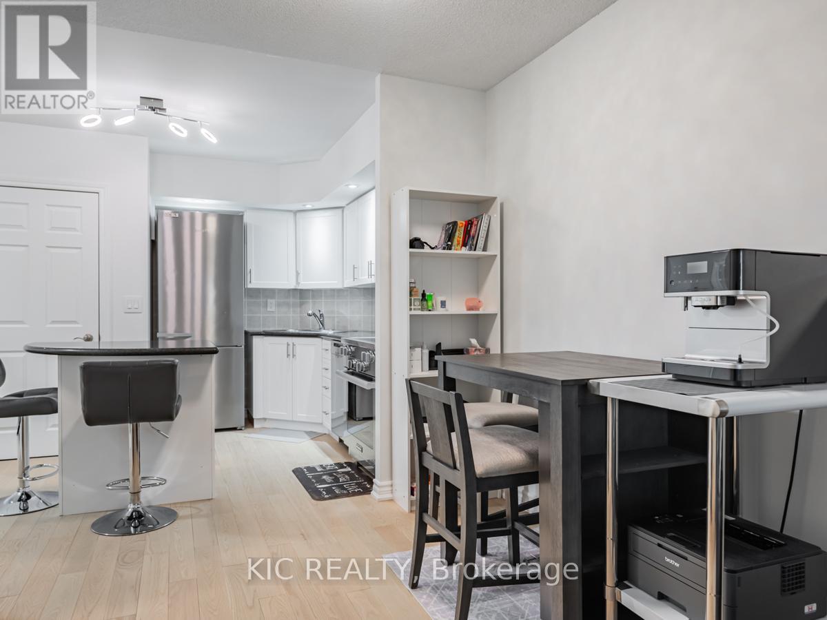 1727 - 250 Wellington Street W, Toronto, Ontario  M5V 3P6 - Photo 16 - C12428279