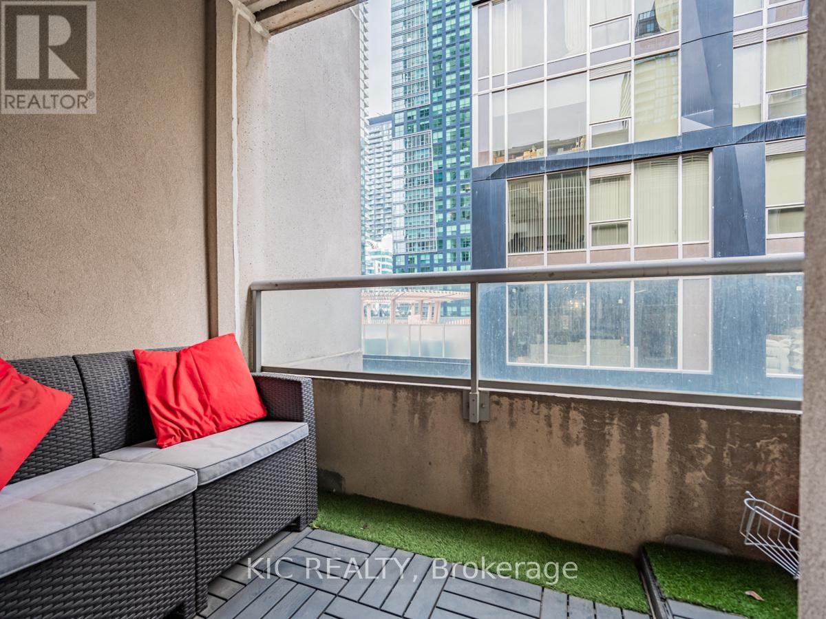 1727 - 250 Wellington Street W, Toronto, Ontario  M5V 3P6 - Photo 25 - C12428279