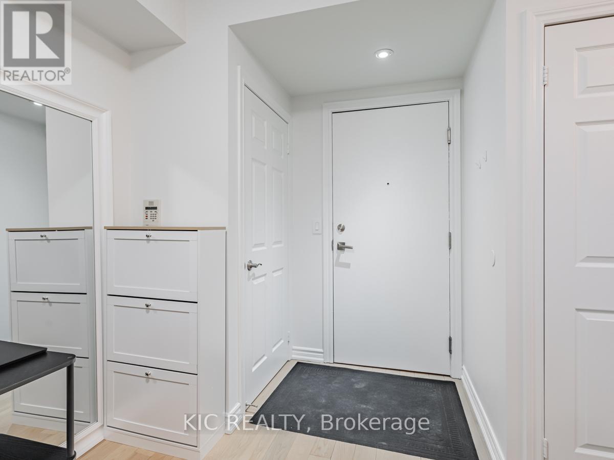 1727 - 250 Wellington Street W, Toronto, Ontario  M5V 3P6 - Photo 4 - C12428279