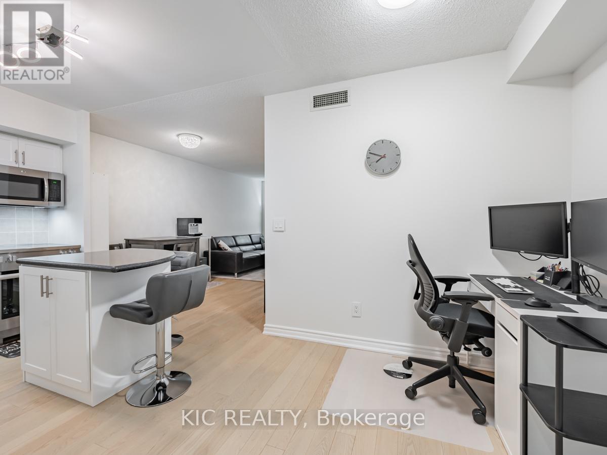 1727 - 250 Wellington Street W, Toronto, Ontario  M5V 3P6 - Photo 5 - C12428279