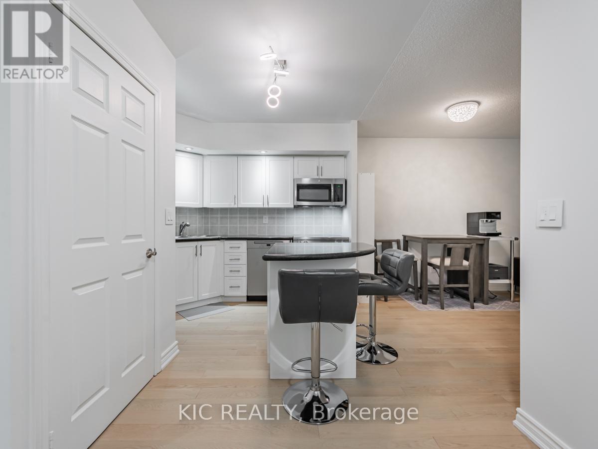 1727 - 250 Wellington Street W, Toronto, Ontario  M5V 3P6 - Photo 7 - C12428279