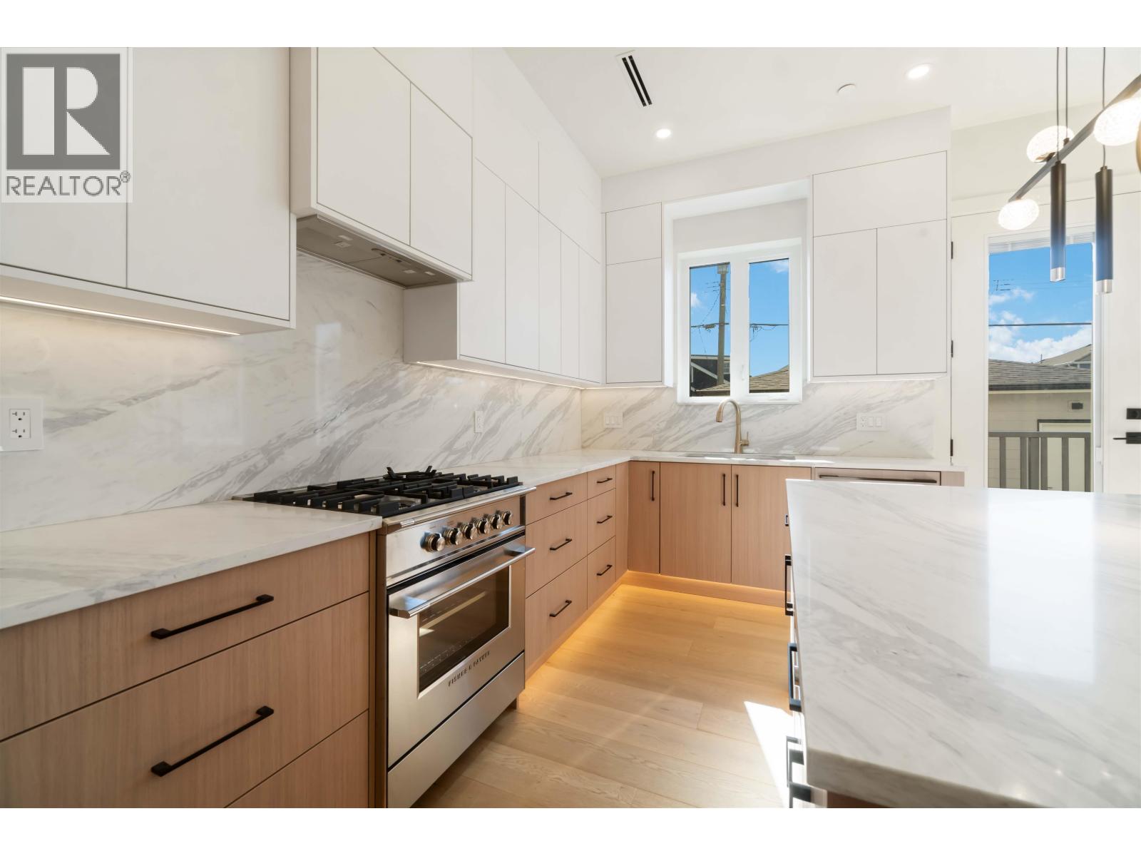 2 2658 Dundas Street, Vancouver, British Columbia  V5K 1P9 - Photo 17 - R3052561
